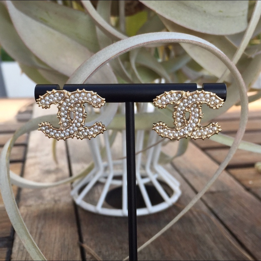 Gold & pave pearl Chanel CC stud earrings - Picture 6 of 6